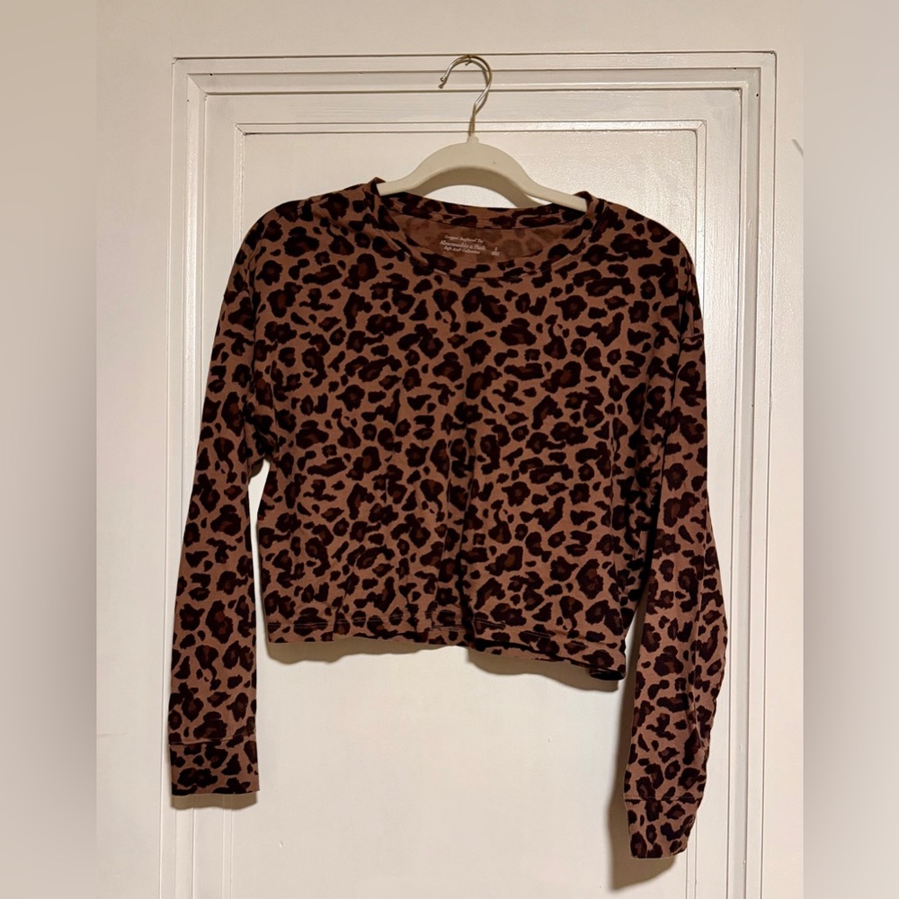 Abercrombie & Fitch cropped shirt